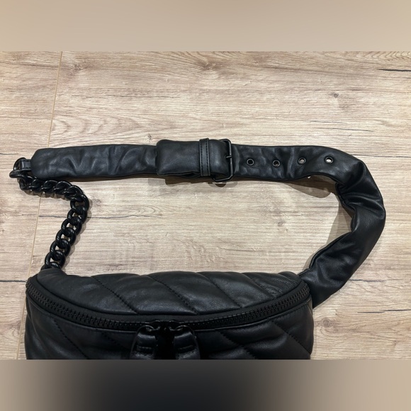 Kurt Geiger SoHo Large Black Leather Belt Bag - Picture 4 of 11